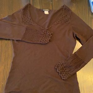 Venus sz med crochet accent sweater
